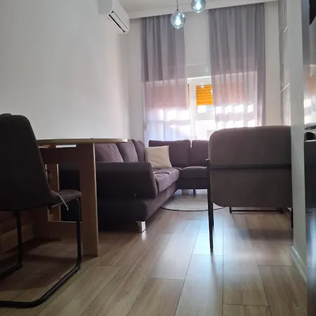 Just Be With Free Parking Apartment *